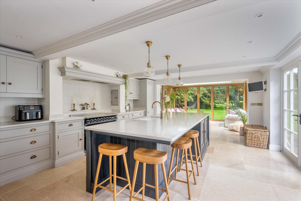 Property photo 3 of 30 Image