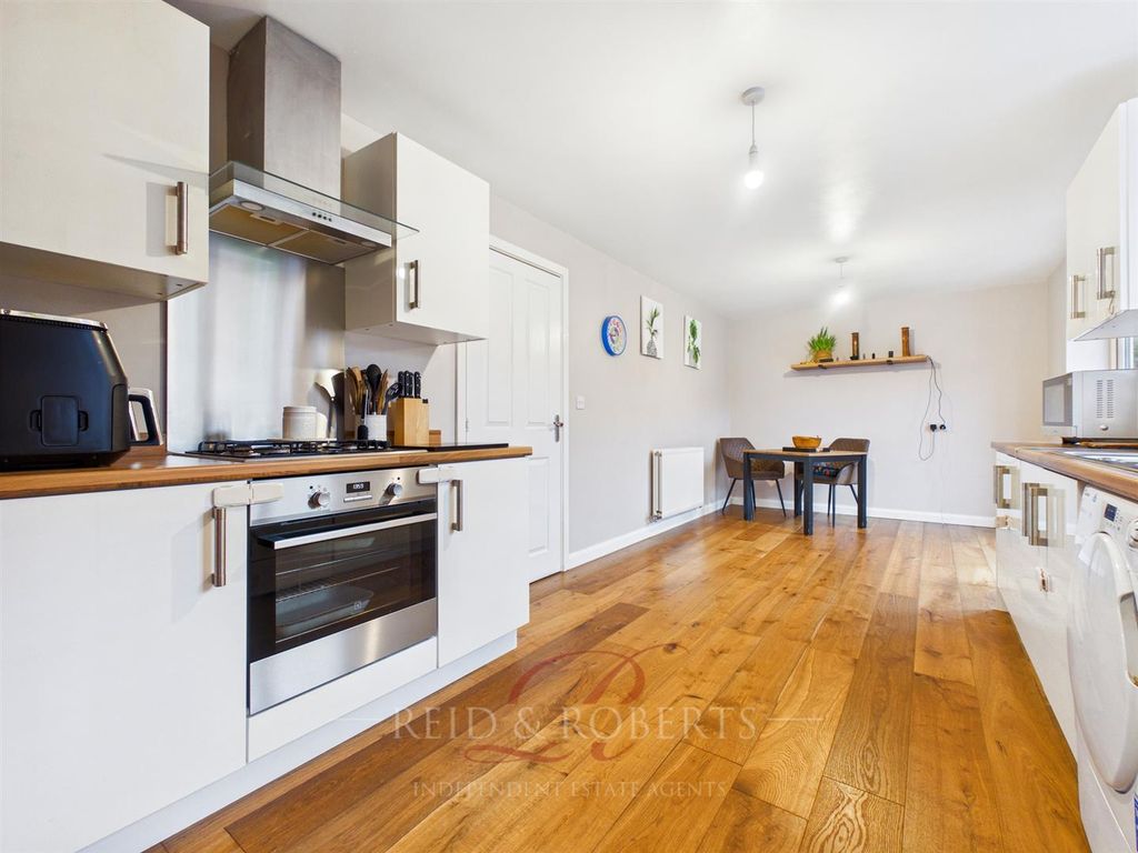 Property photo 2 of 33 Cam04884G0-Pr0116-Still032.Jpg