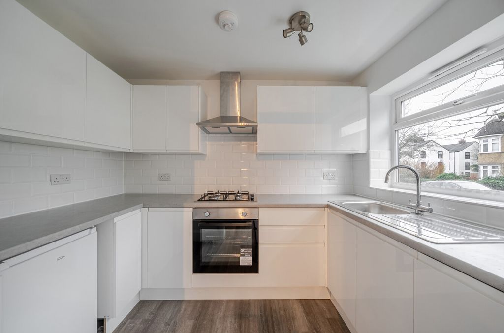 Property photo 1 of 19 1393828-1-69429Ea...