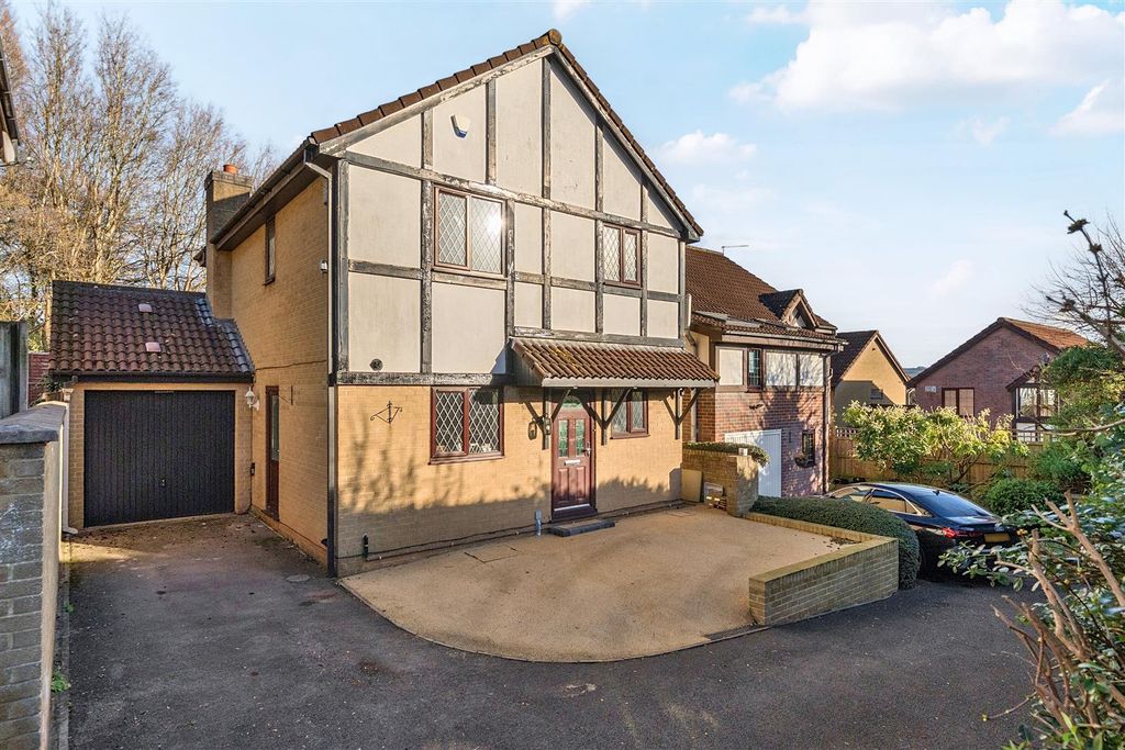 Property photo 1 of 21 Front / Driveway