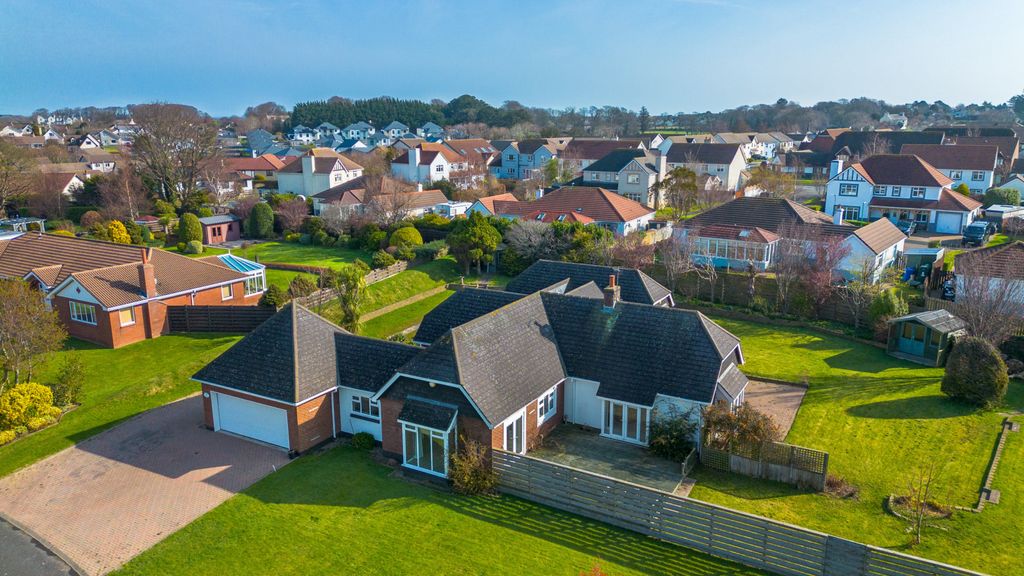 Property photo 1 of 33