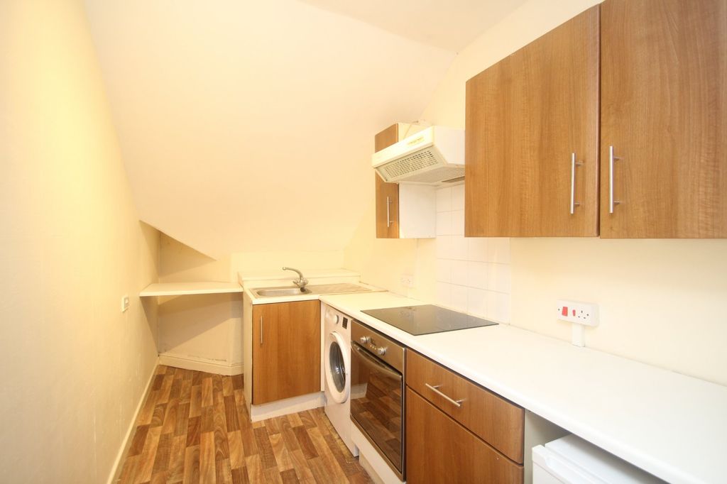 Property photo 3 of 6 Picture No. 10