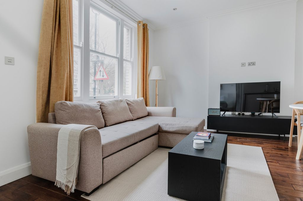 Property photo 1 of 14 Living Room