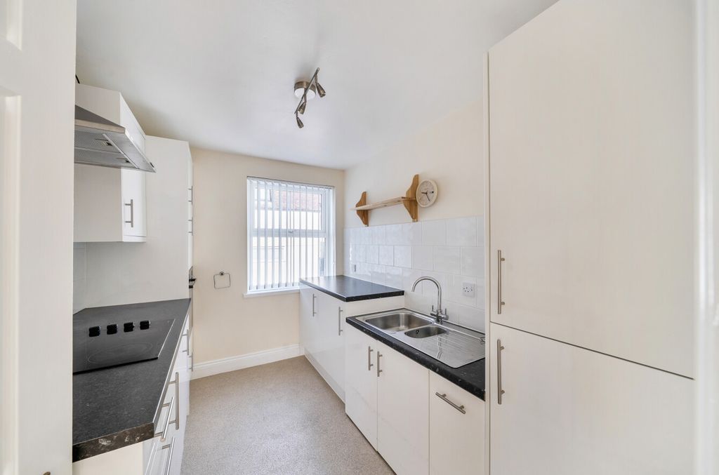 Property photo 2 of 10 Kitchen