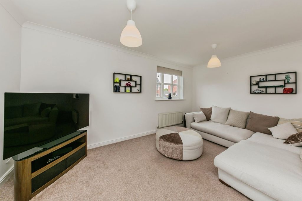 Property photo 2 of 19