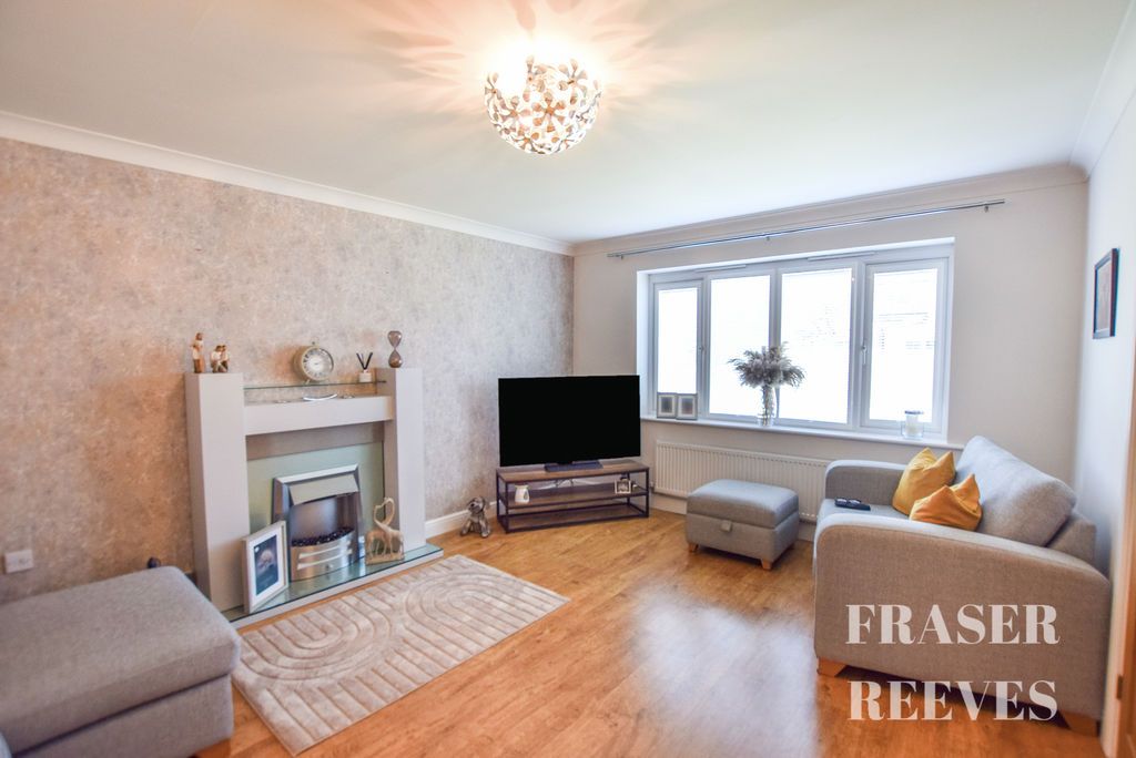 Property photo 3 of 32 Spacious Lounge