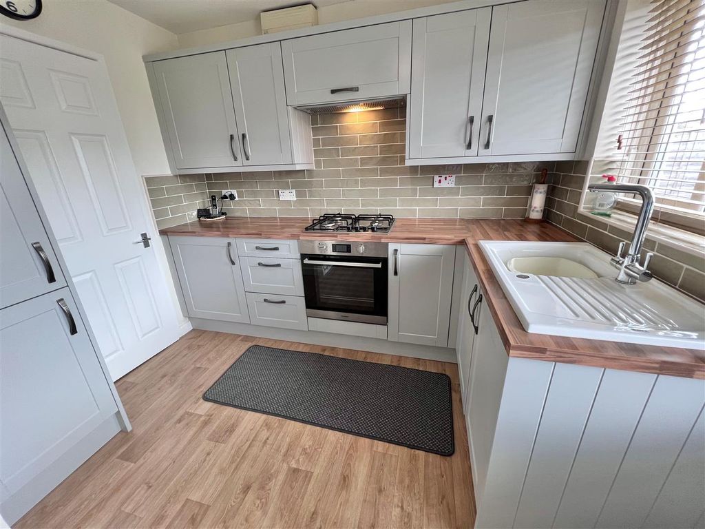 Property photo 2 of 12 Kitchen 3.Jpg