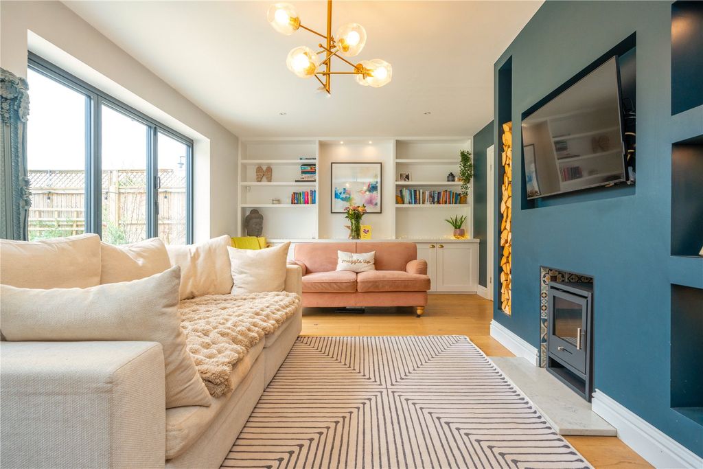 Property photo 2 of 28 Picture No. 23