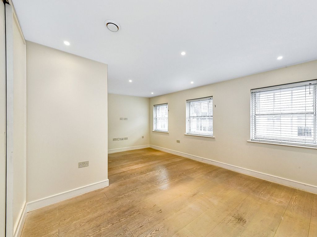 Property photo 3 of 15 Gerrard Street