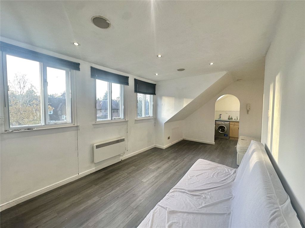 Property photo 2 of 9 Picture No. 11