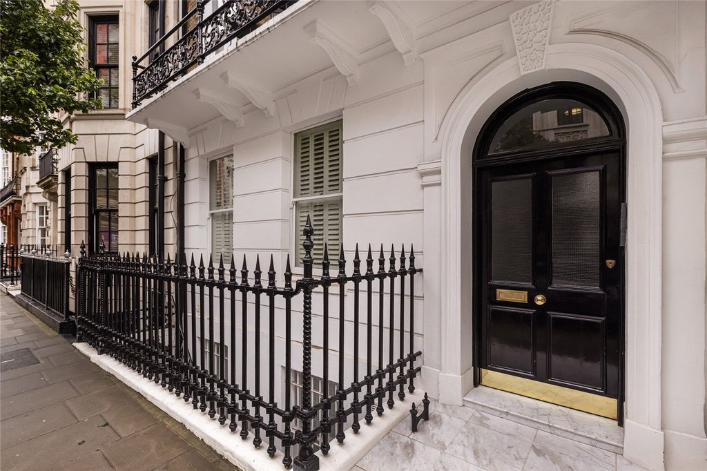 Property photo 1 of 14 Entrance