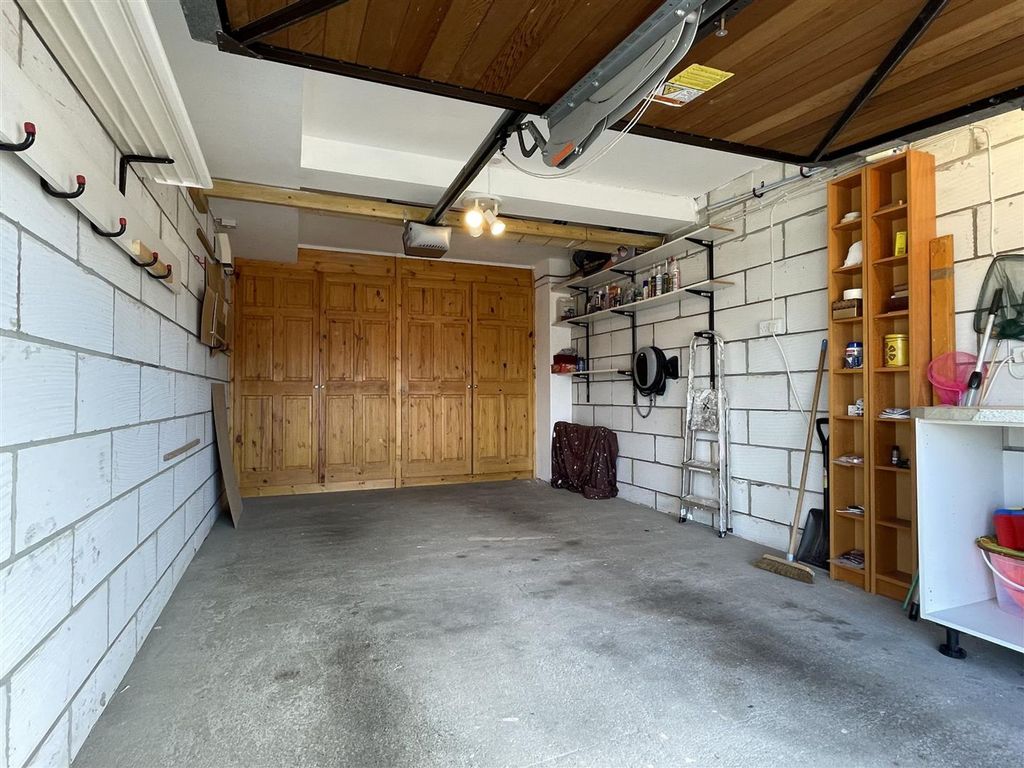 Property photo 3 of 20