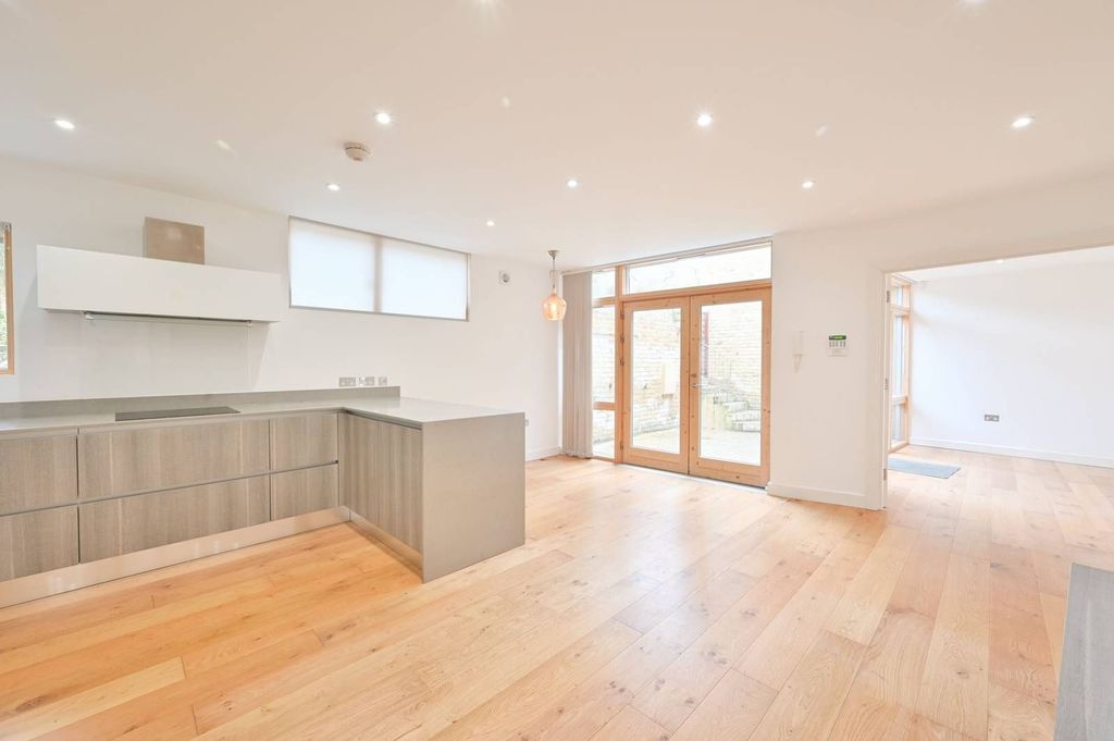 Property photo 1 of 13 Photo 20