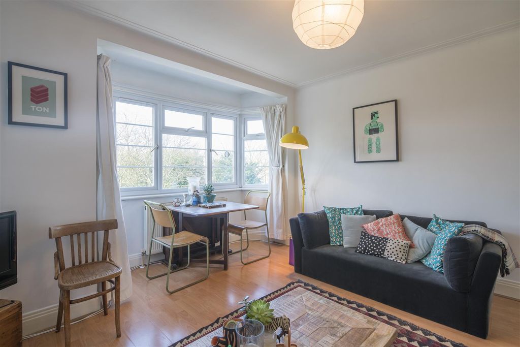 Property photo 2 of 10 6_Howard_Court006.Jpg