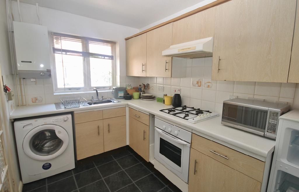 Property photo 3 of 6 Kitchen