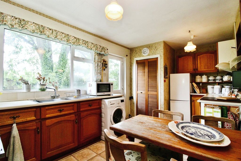 Property photo 3 of 28