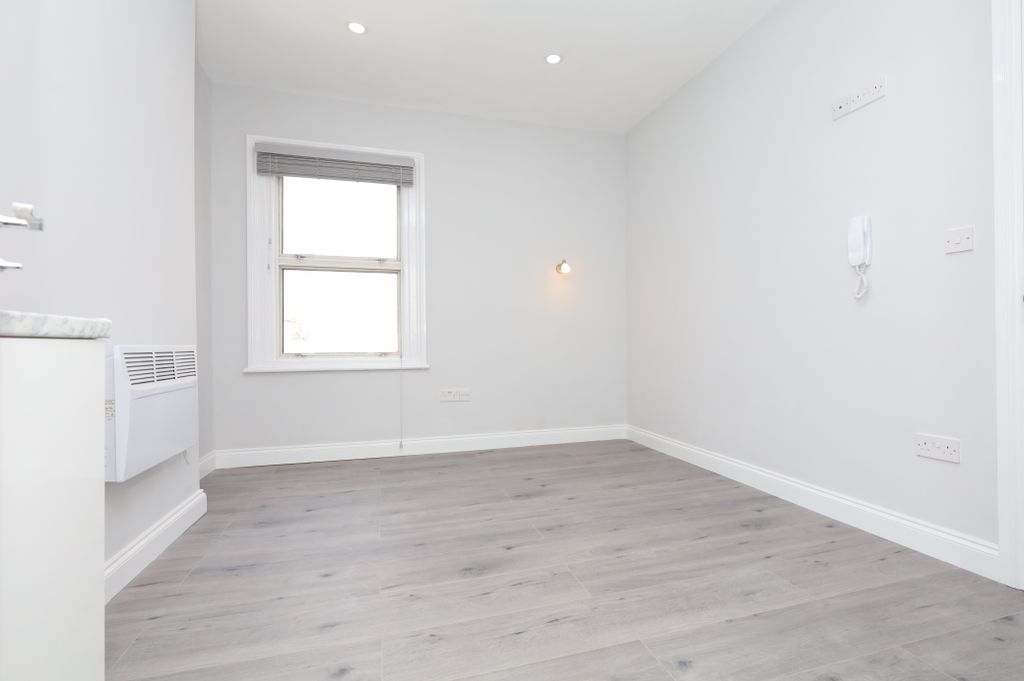 Property photo 1 of 3