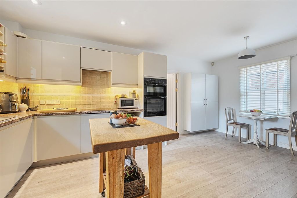 Property photo 3 of 30 Kitchen