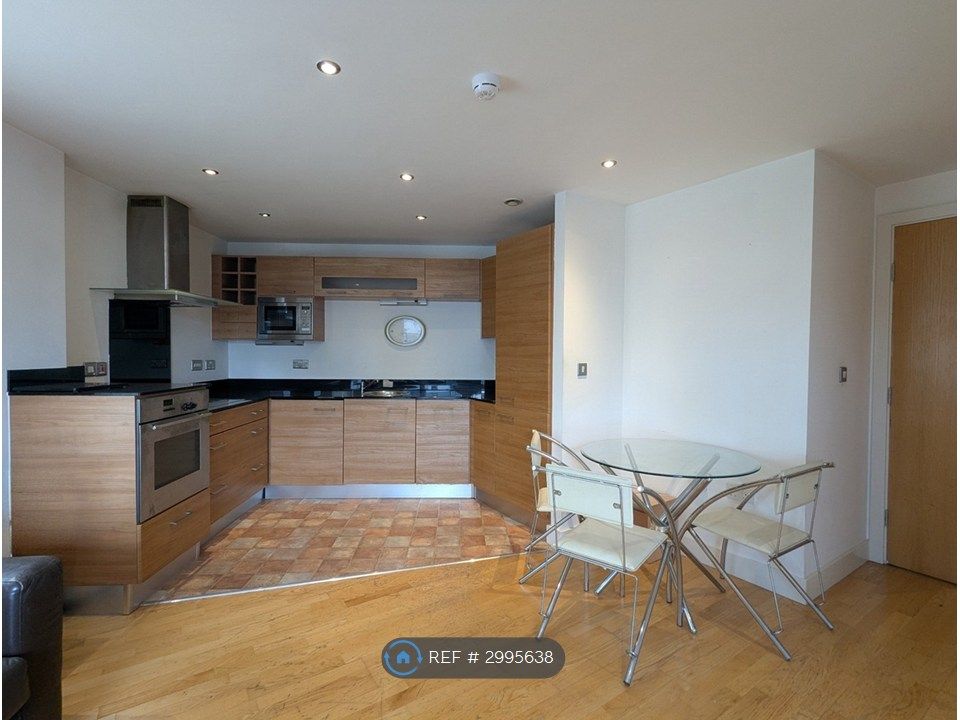 Property photo 3 of 9 Kitchen