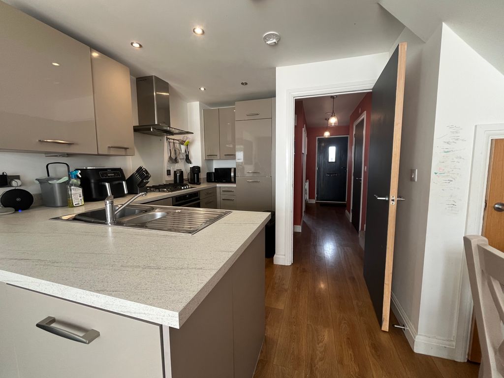Property photo 3 of 21 Kitchen