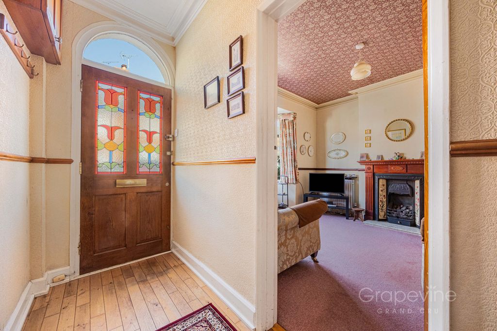 Property photo 3 of 18