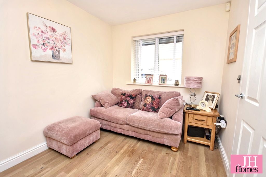 Property photo 2 of 21