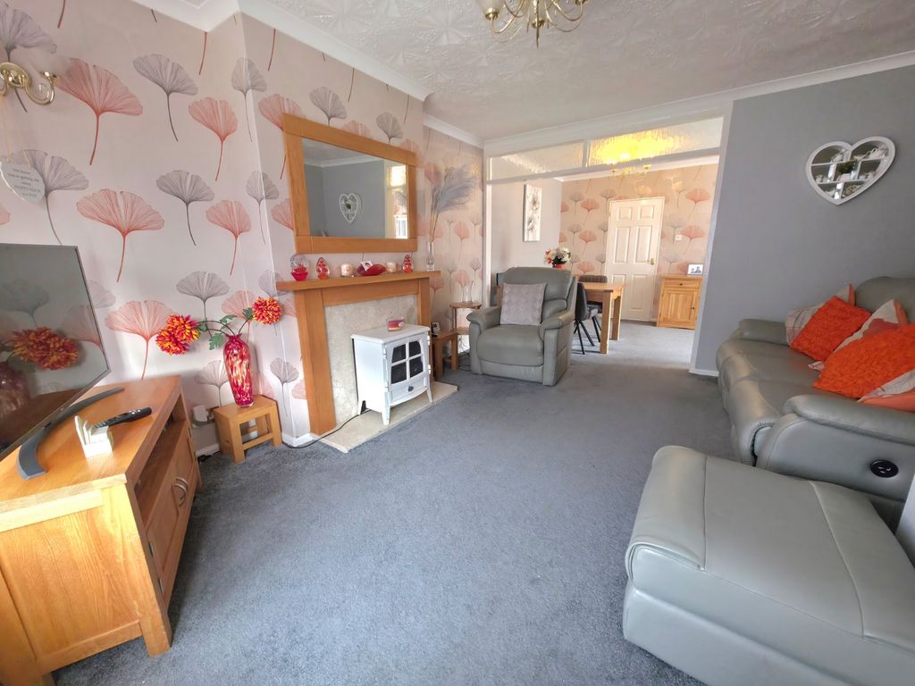 Property photo 2 of 17 Lounge Area