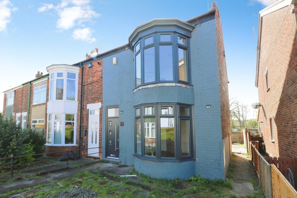 Property photo 1 of 8 Photo 8