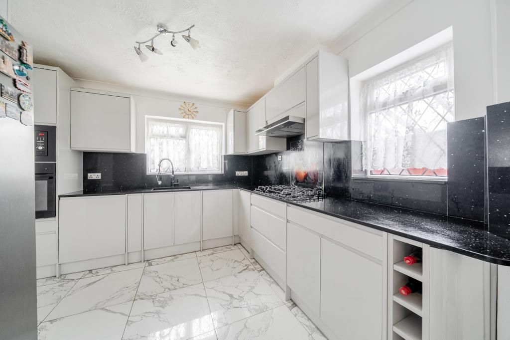 Property photo 2 of 20 Kitchen