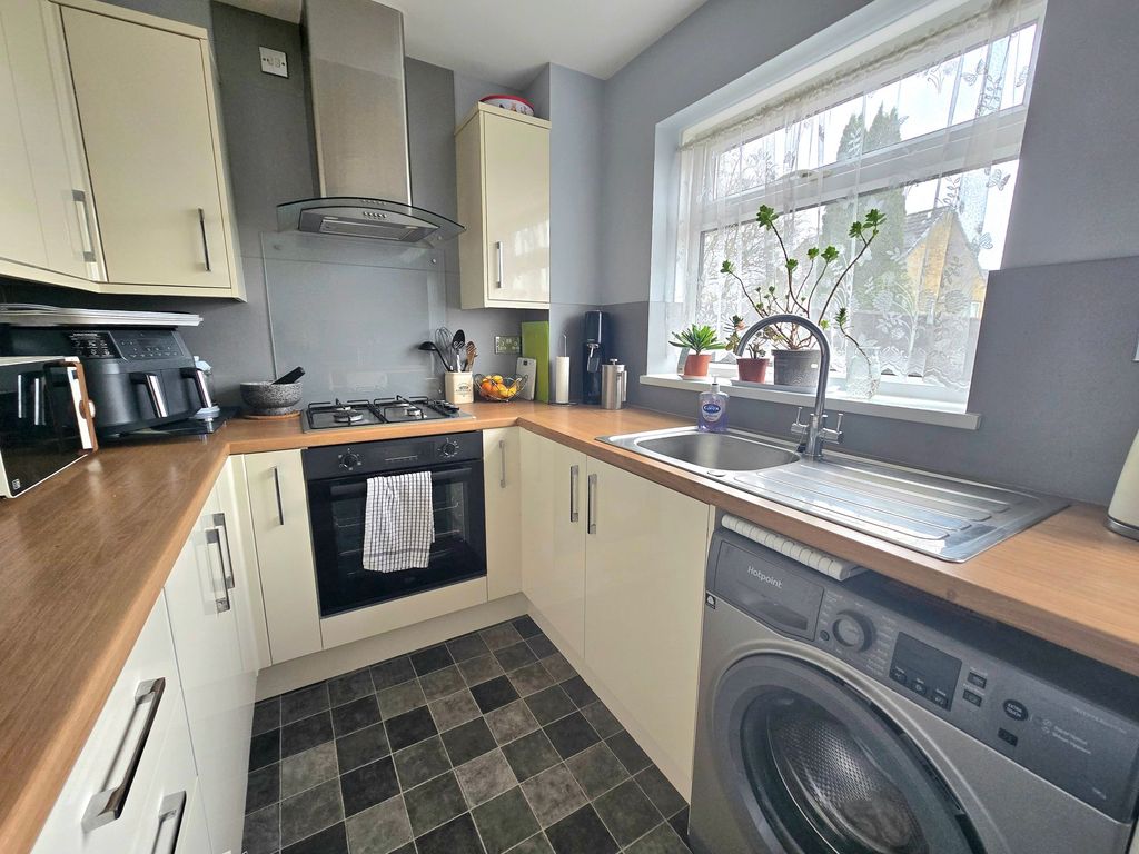 Property photo 3 of 23 Kitchen