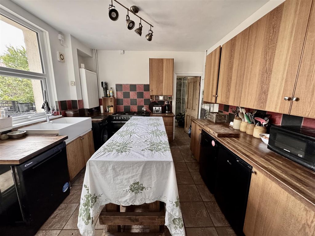 Property photo 3 of 15 Kitchen