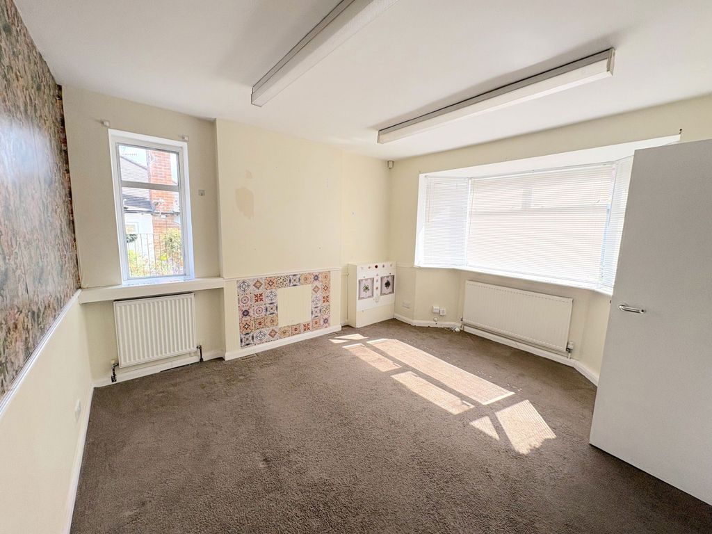 Property photo 2 of 25