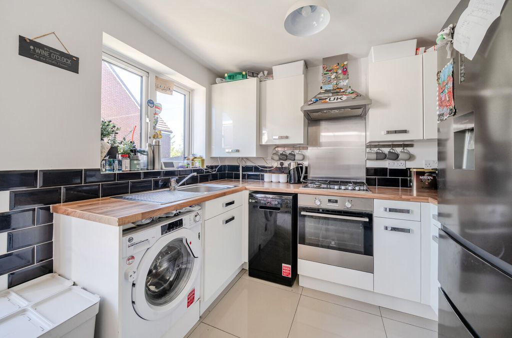 Property photo 3 of 12 1448267-12-69Eba3...