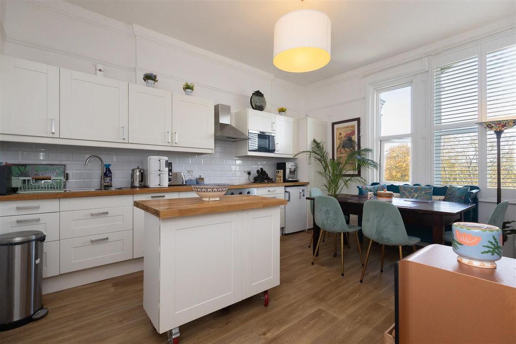 Property photo 1 of 17 Kitchen/Diner