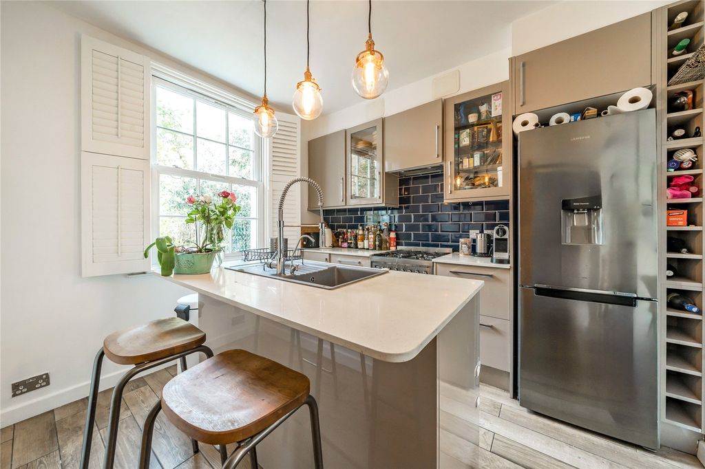 Property photo 3 of 12 Kitchen