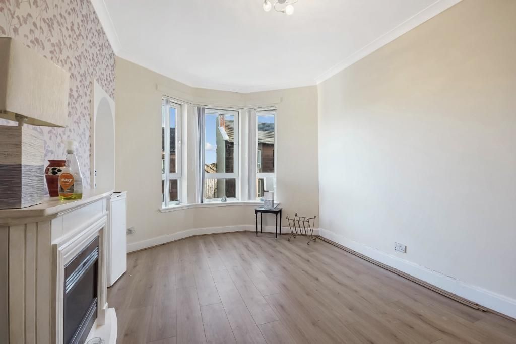 Property photo 2 of 14 Livingroom