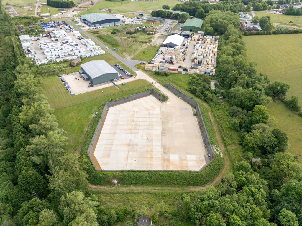 Property photo 1 of 6 2 Bund 6035.Jpg