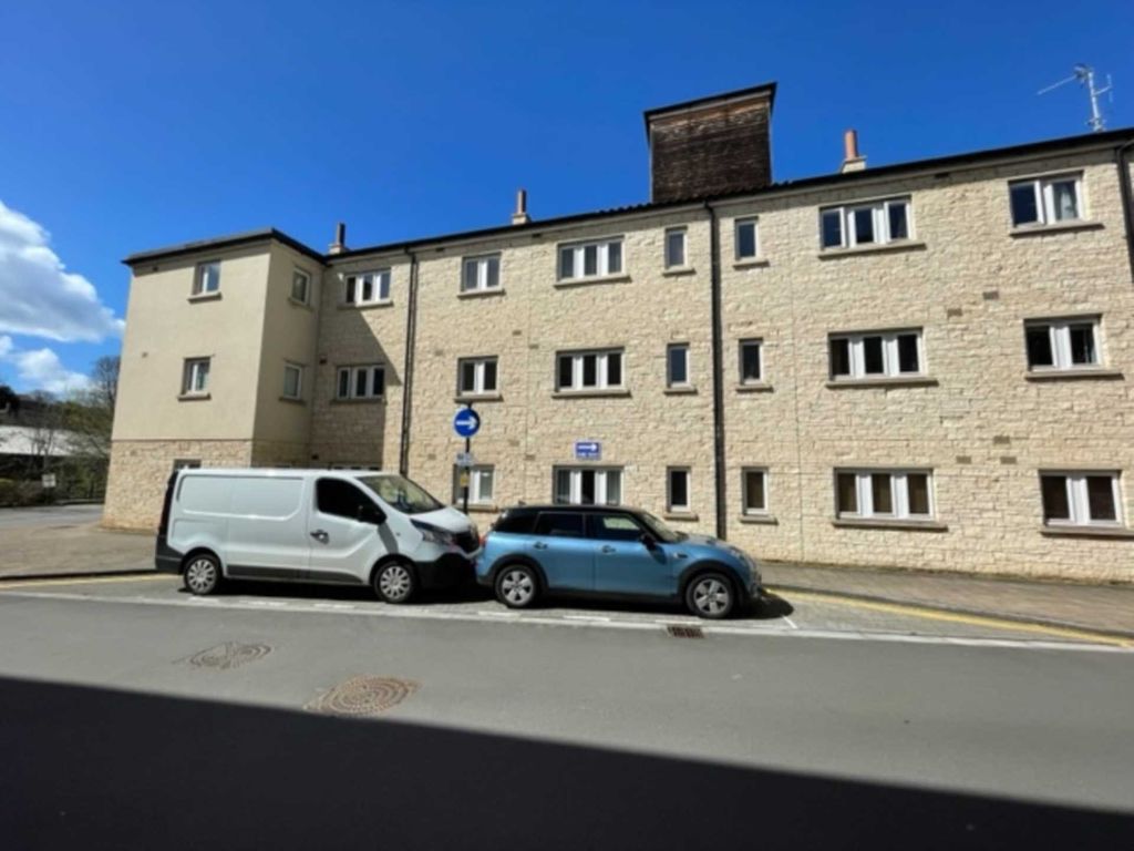 Property photo 1 of 8