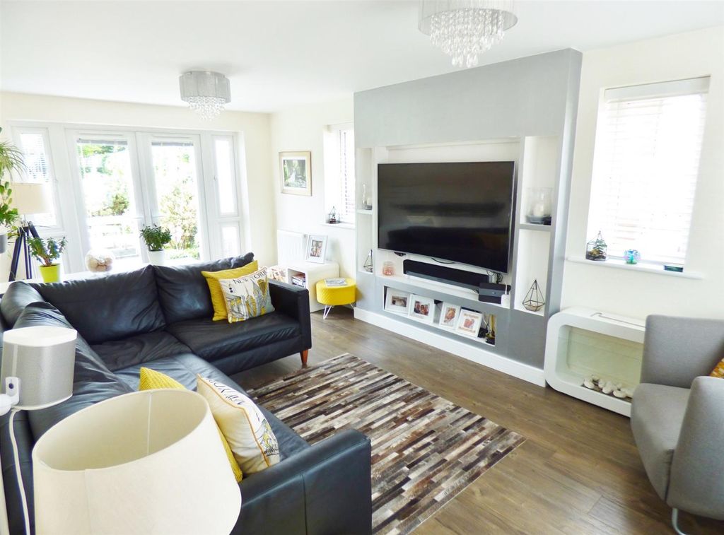 Property photo 2 of 23