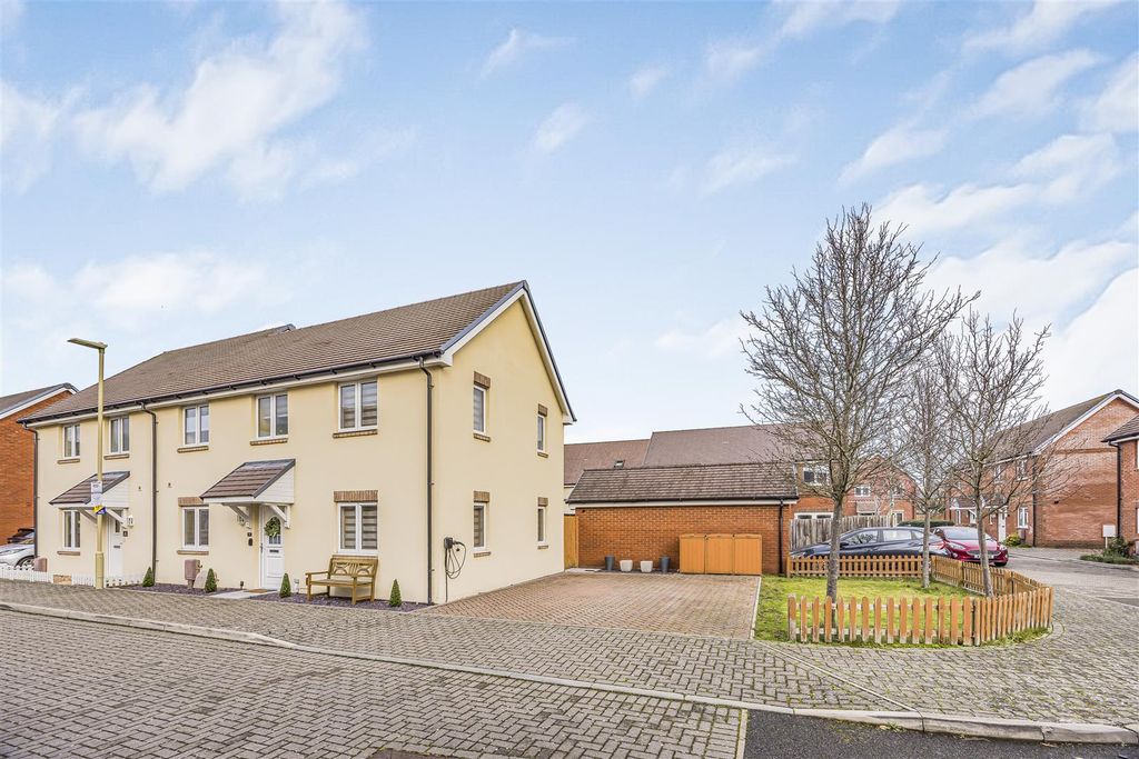 Property photo 1 of 21 7 Longcroft Way, Havant-Porticomarketing-Nexa-35.J