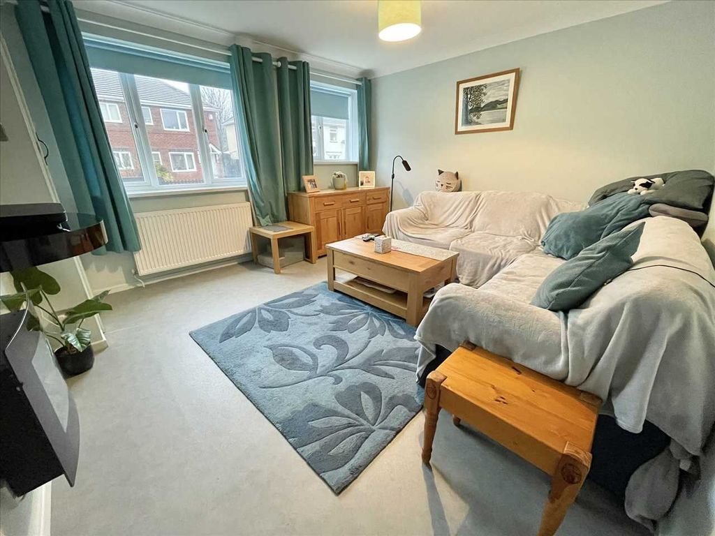 Property photo 3 of 11 Lounge