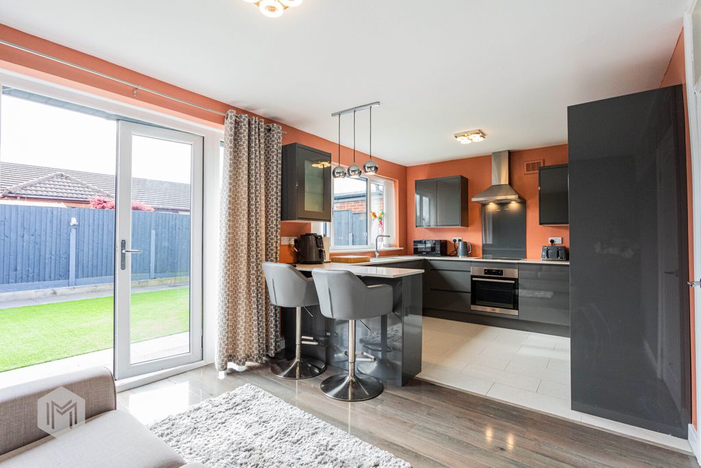 Property photo 2 of 21 Picture No. 12