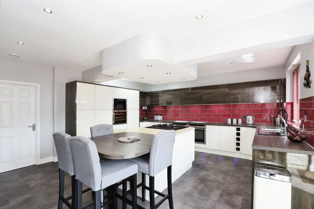 Property photo 3 of 40 Kitchen