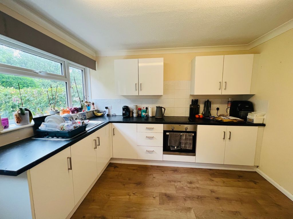 Property photo 2 of 12 Kitchen