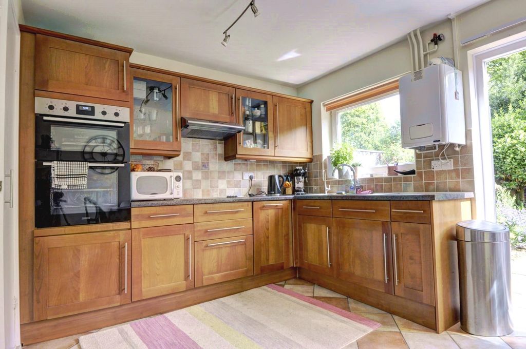 Property photo 3 of 13 30002547-Hr-3