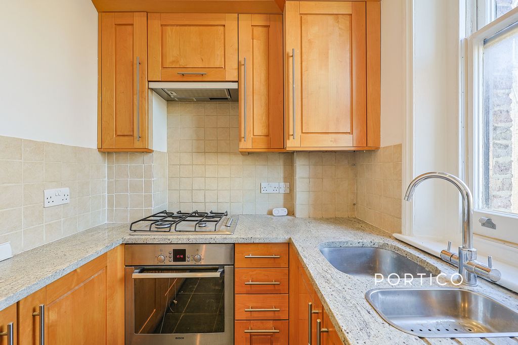 Property photo 3 of 8 Kitchen