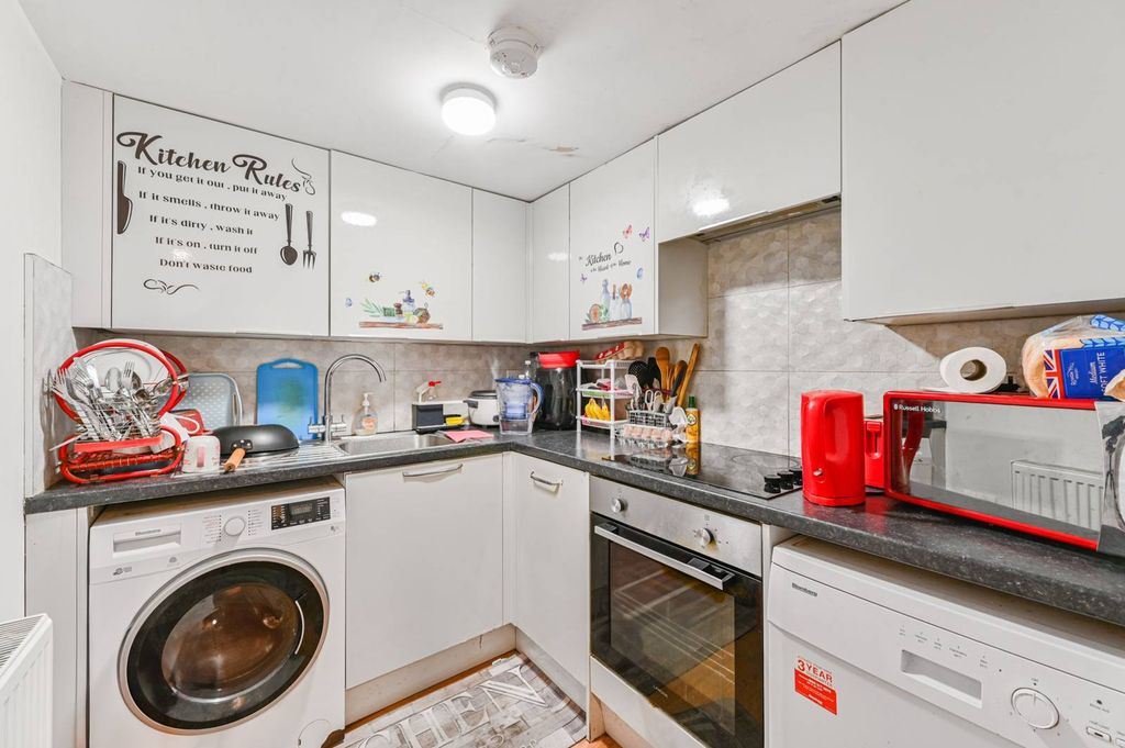 Property photo 3 of 6