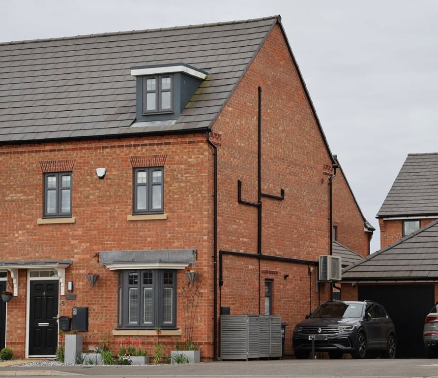 Property photo 2 of 37