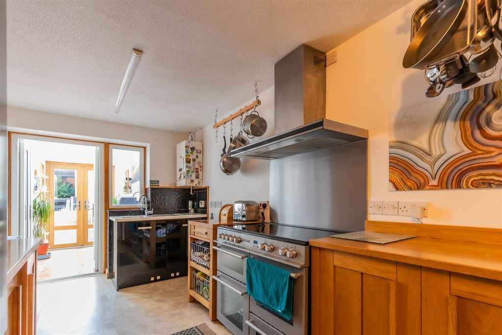 Property photo 2 of 22 21 (22 Of 28).Jpg