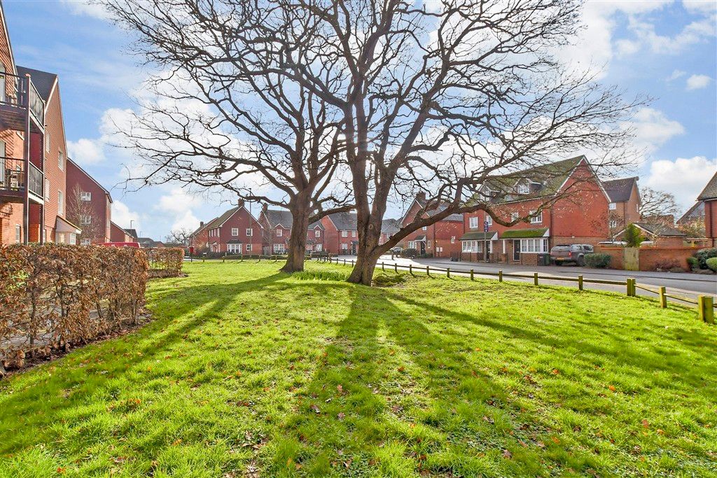 Property photo 3 of 9 Communal Gardens